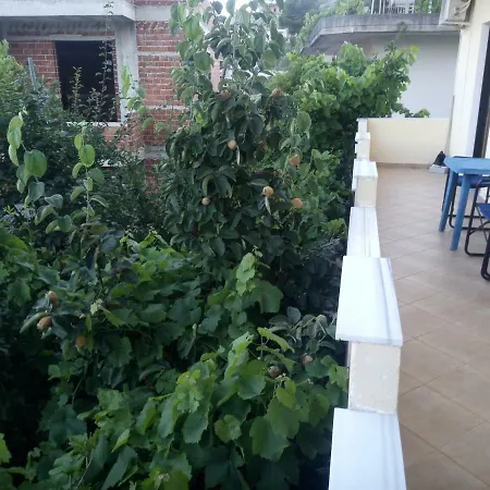 Eli's * Sarande